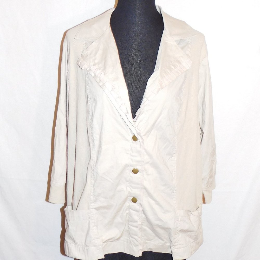 26/28 Avenue Beige Long Sleeve Snapped Jacket NWT